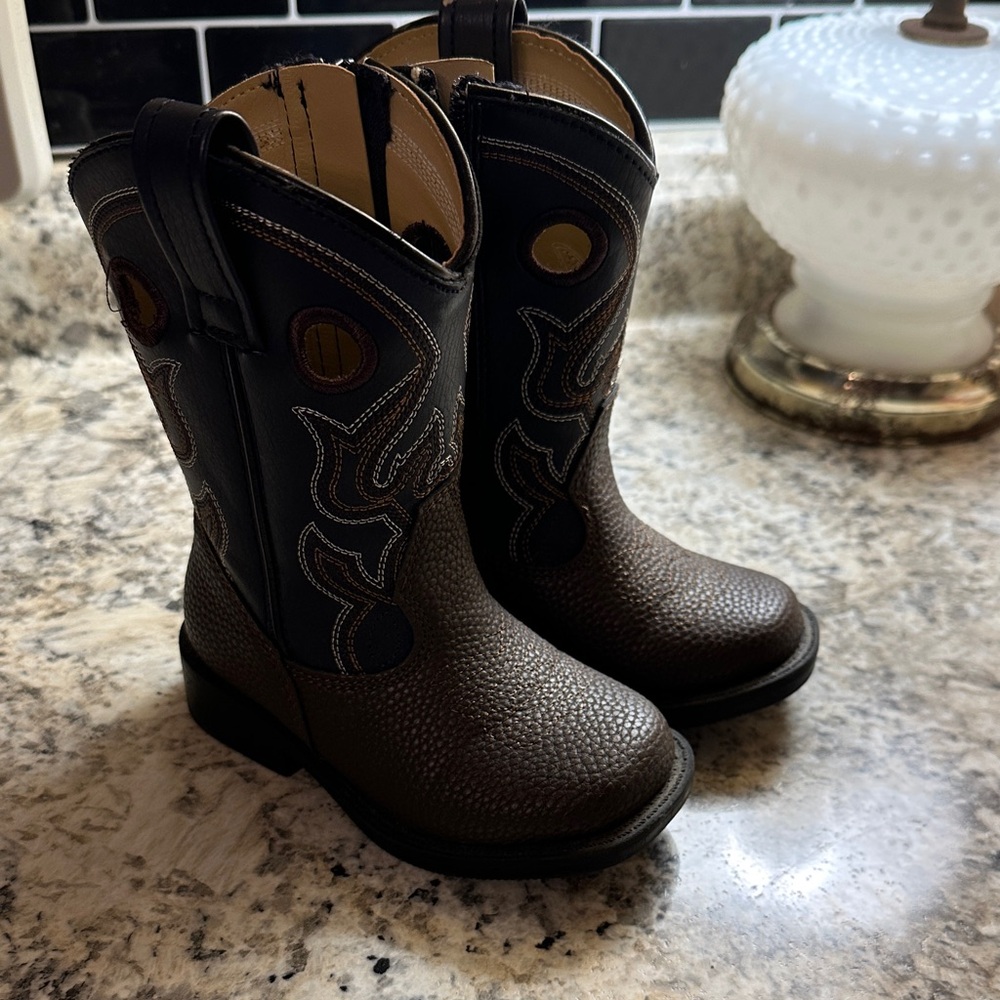 Magellan Outdoors Kids' Black and Brown Boots
